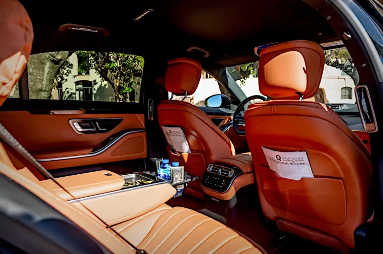 Servicio de alquiler de limousines y autocares de lujo en Mallorca. Parking privado exclusivo para nuestros coches y clientes en el Aeropuerto de Palma.